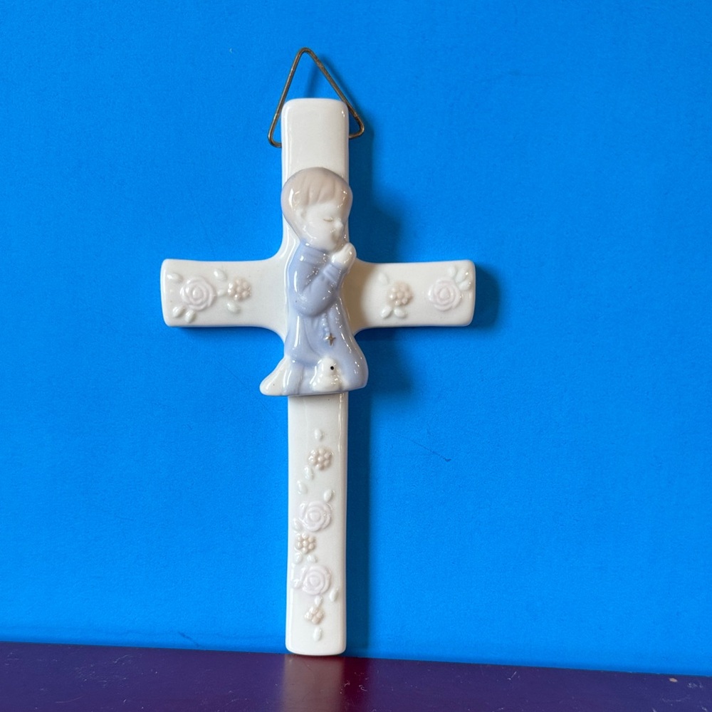 Vintage 1980’s Russ Berrie & Co. porcelain wall cross featuring a praying boy
